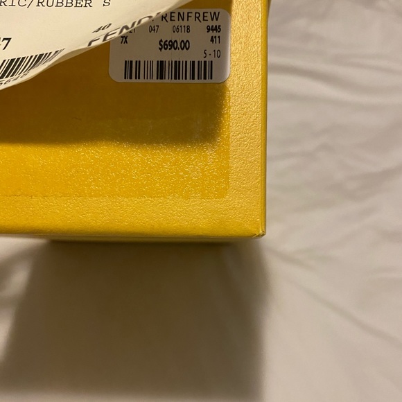 Authentic Fendi slides - Picture 4 of 4